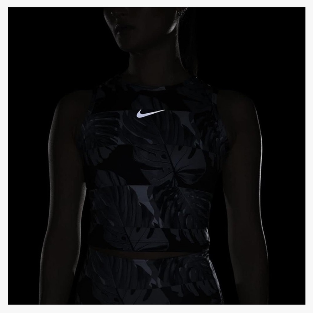Nike Black and Gray Leaf Print Crop Top. Size XS